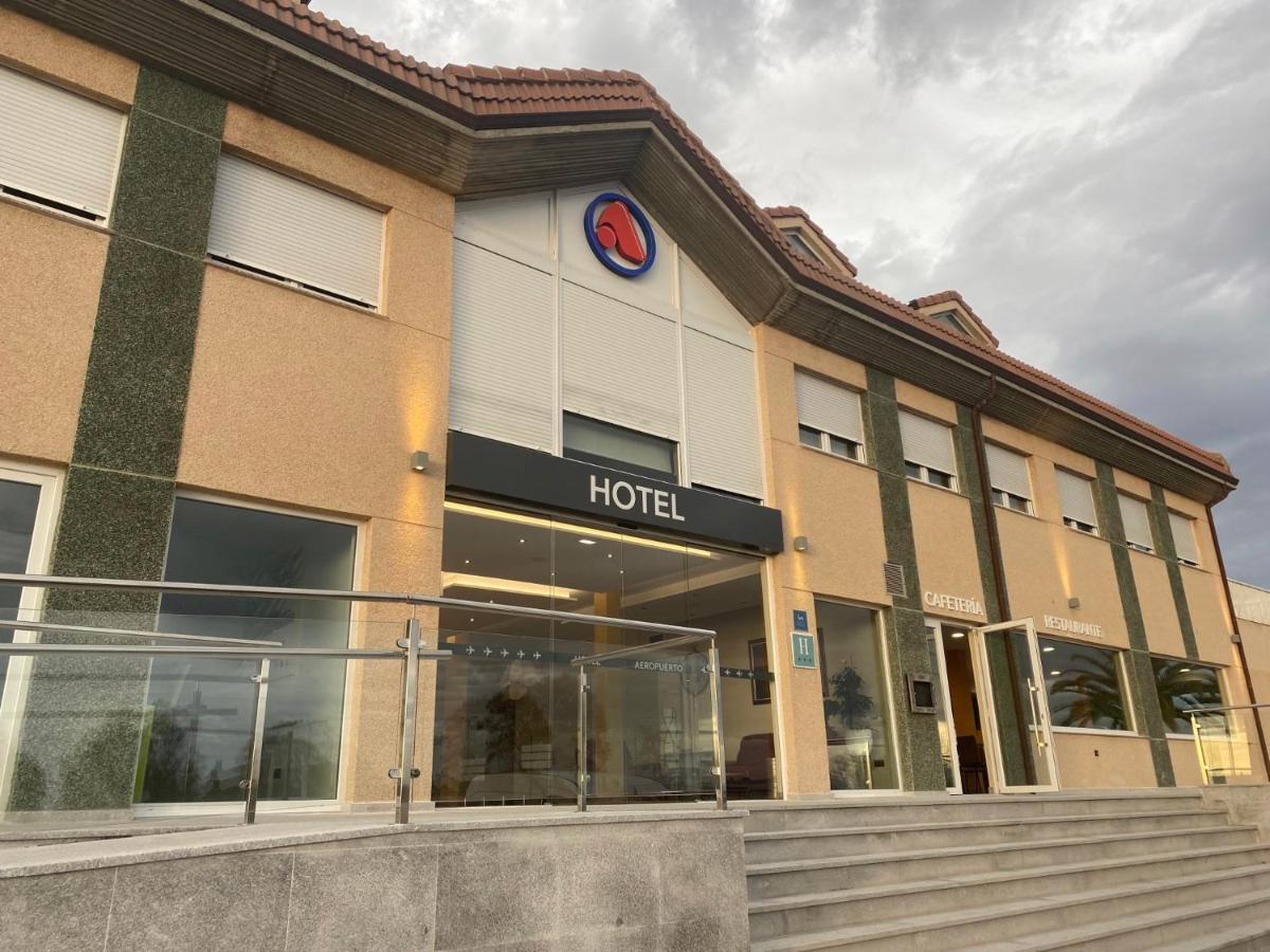 Hotel Arias Aeropuerto Santiago Del Monte Zewnętrze zdjęcie