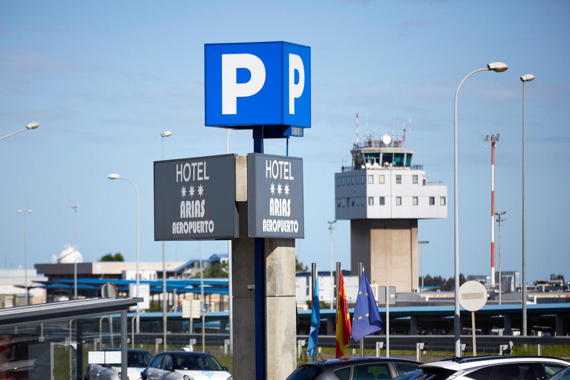 Hotel Arias Aeropuerto Santiago Del Monte Zewnętrze zdjęcie