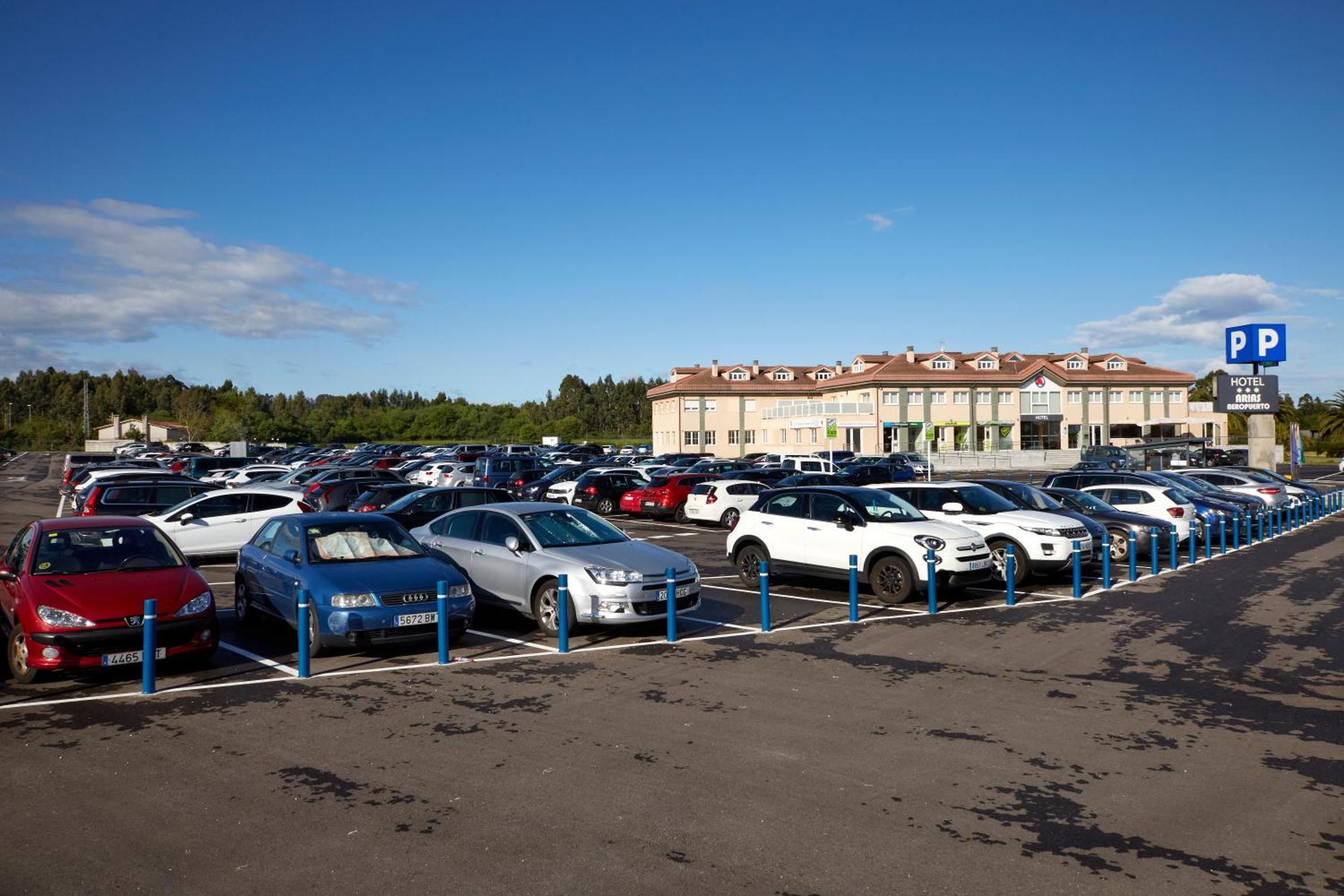 Hotel Arias Aeropuerto Santiago Del Monte Zewnętrze zdjęcie