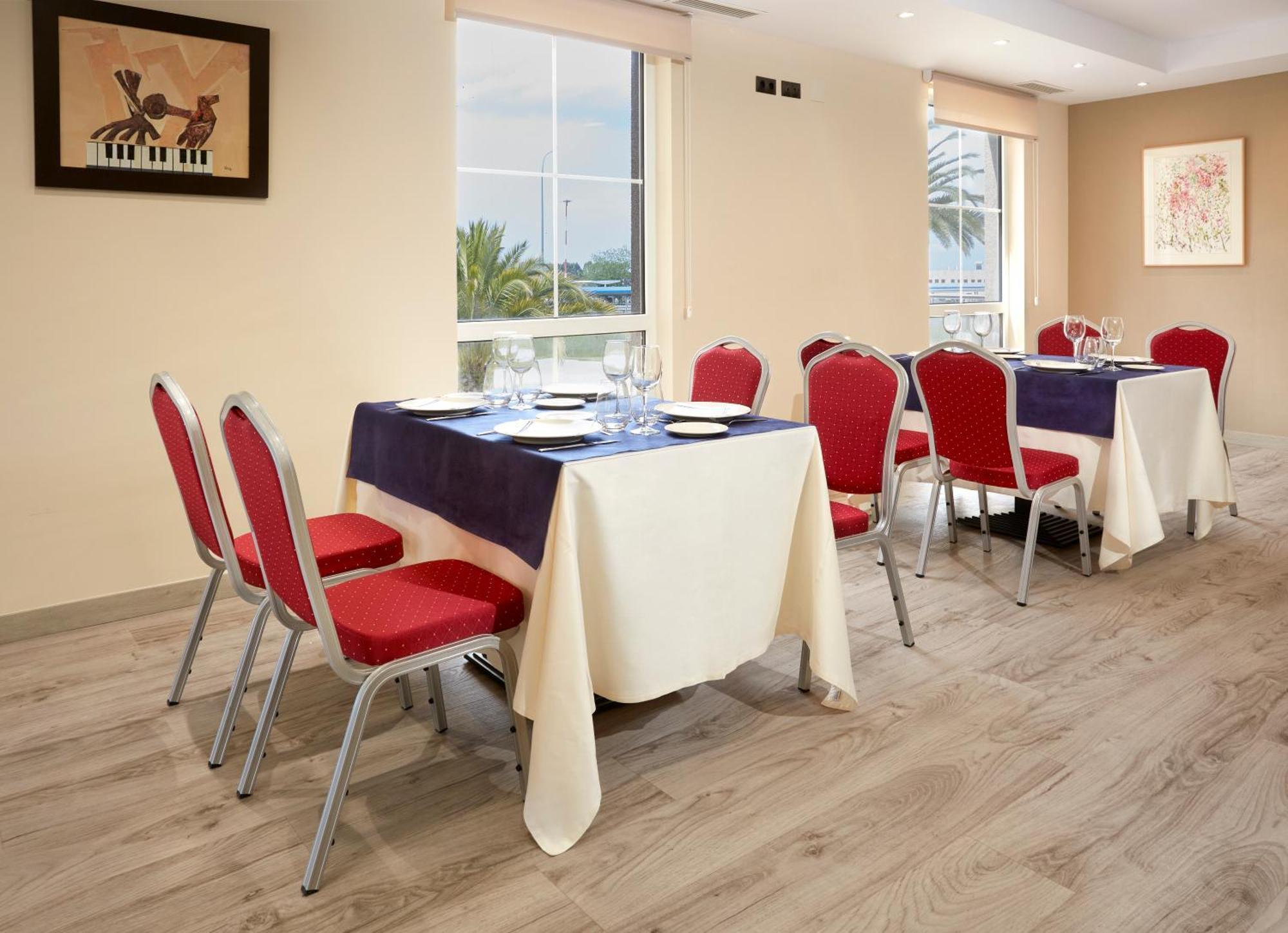Hotel Arias Aeropuerto Santiago Del Monte Zewnętrze zdjęcie