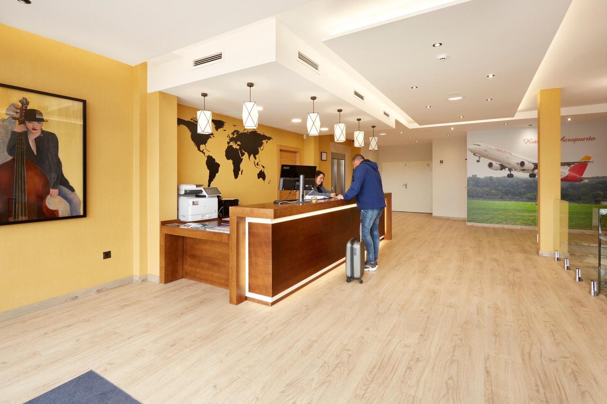 Hotel Arias Aeropuerto Santiago Del Monte Zewnętrze zdjęcie