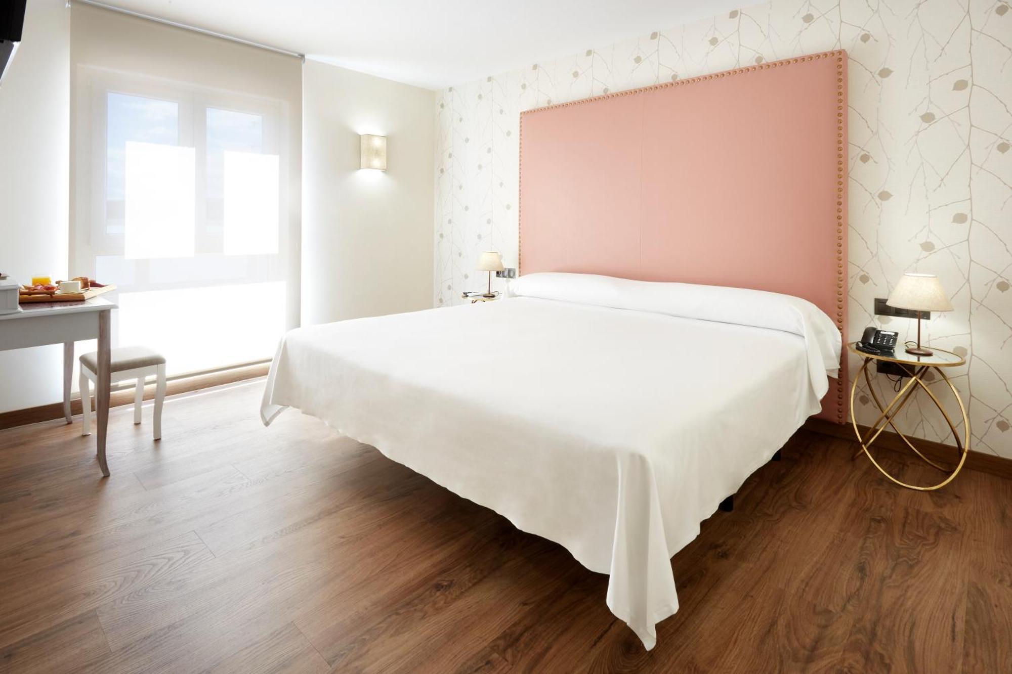 Hotel Arias Aeropuerto Santiago Del Monte Zewnętrze zdjęcie