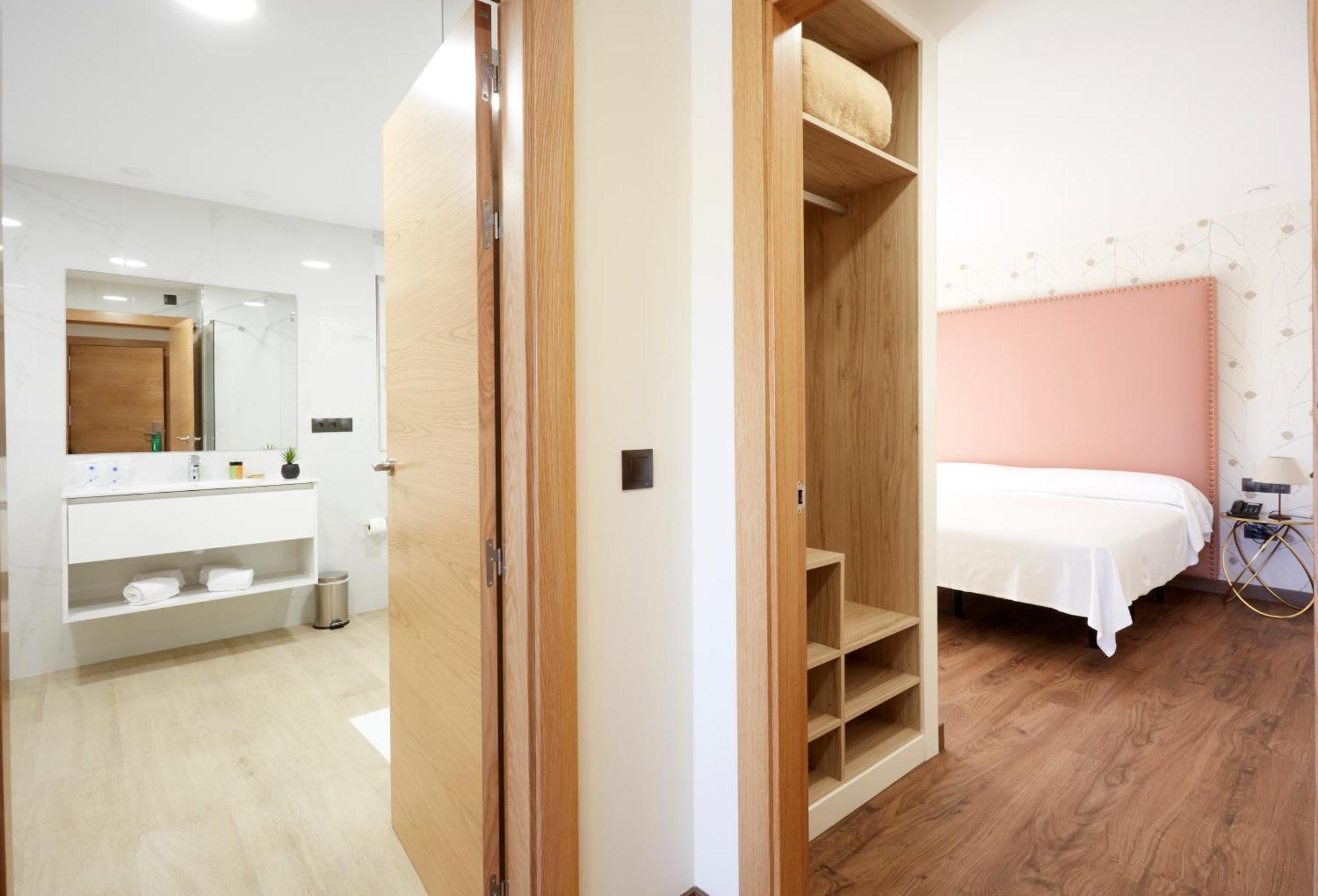 Hotel Arias Aeropuerto Santiago Del Monte Zewnętrze zdjęcie