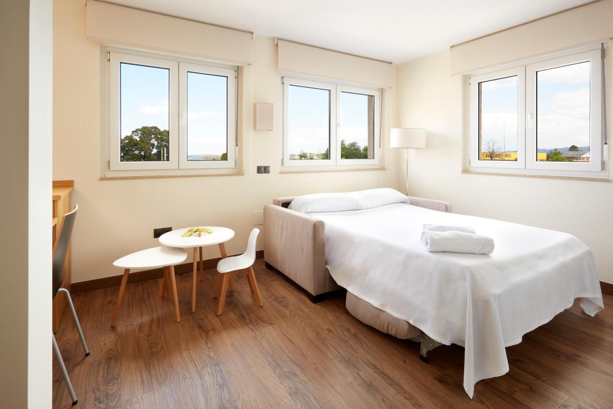 Hotel Arias Aeropuerto Santiago Del Monte Zewnętrze zdjęcie