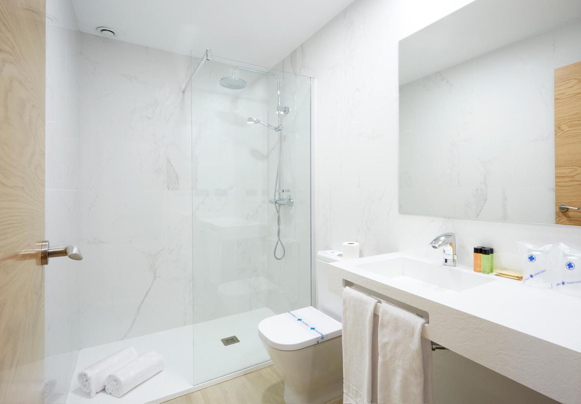 Hotel Arias Aeropuerto Santiago Del Monte Zewnętrze zdjęcie