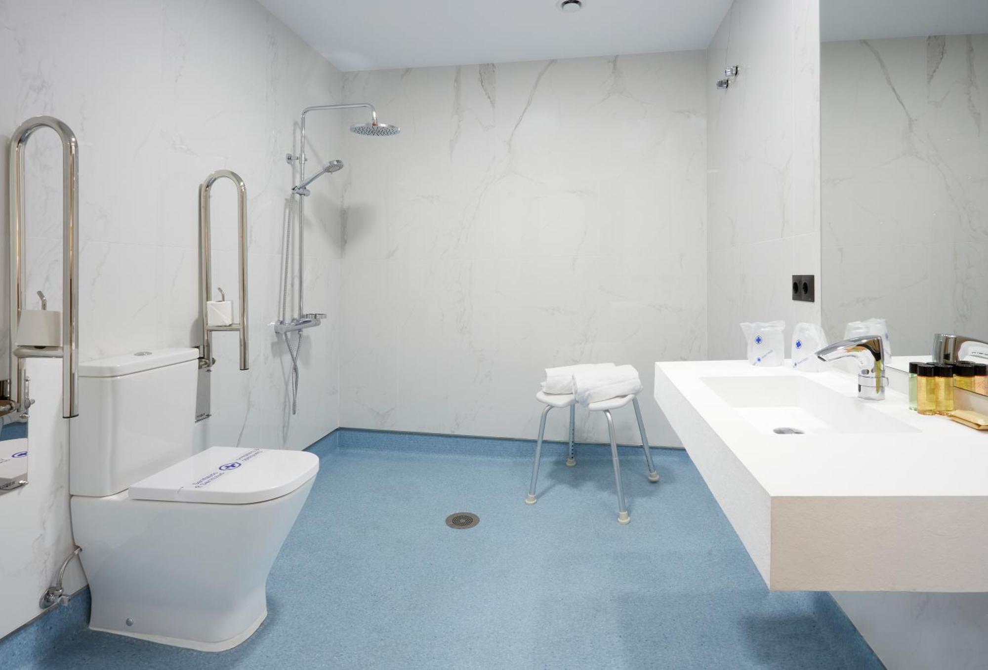 Hotel Arias Aeropuerto Santiago Del Monte Zewnętrze zdjęcie
